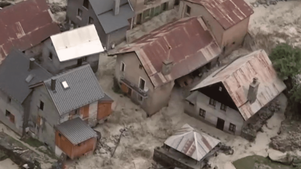 Une tempête dévastatrice frappe un village de la Drôme, causant des dommages considérables