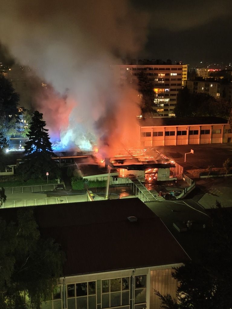 Incendie criminel détruit l’école maternelle des Teppes : Une enquête débute et appelle les témoins