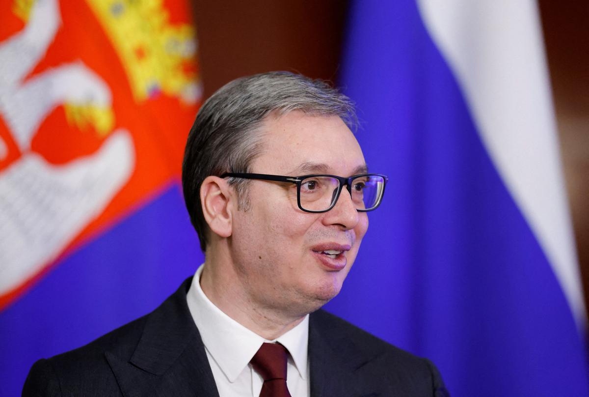 La Serbie plonge dans le chaos : Vucic ordonne des élections anticipées après des violences sanglantes