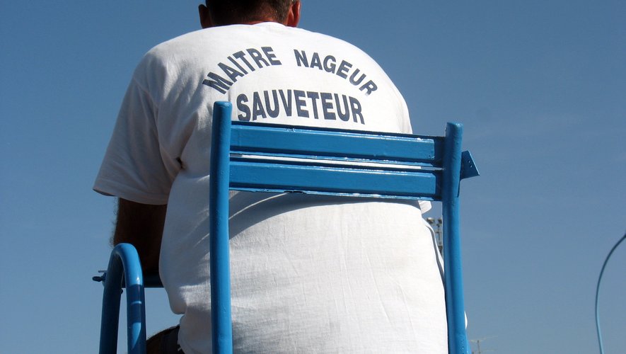 Une agression criminelle contre des maîtres-nageurs dans une piscine municipale