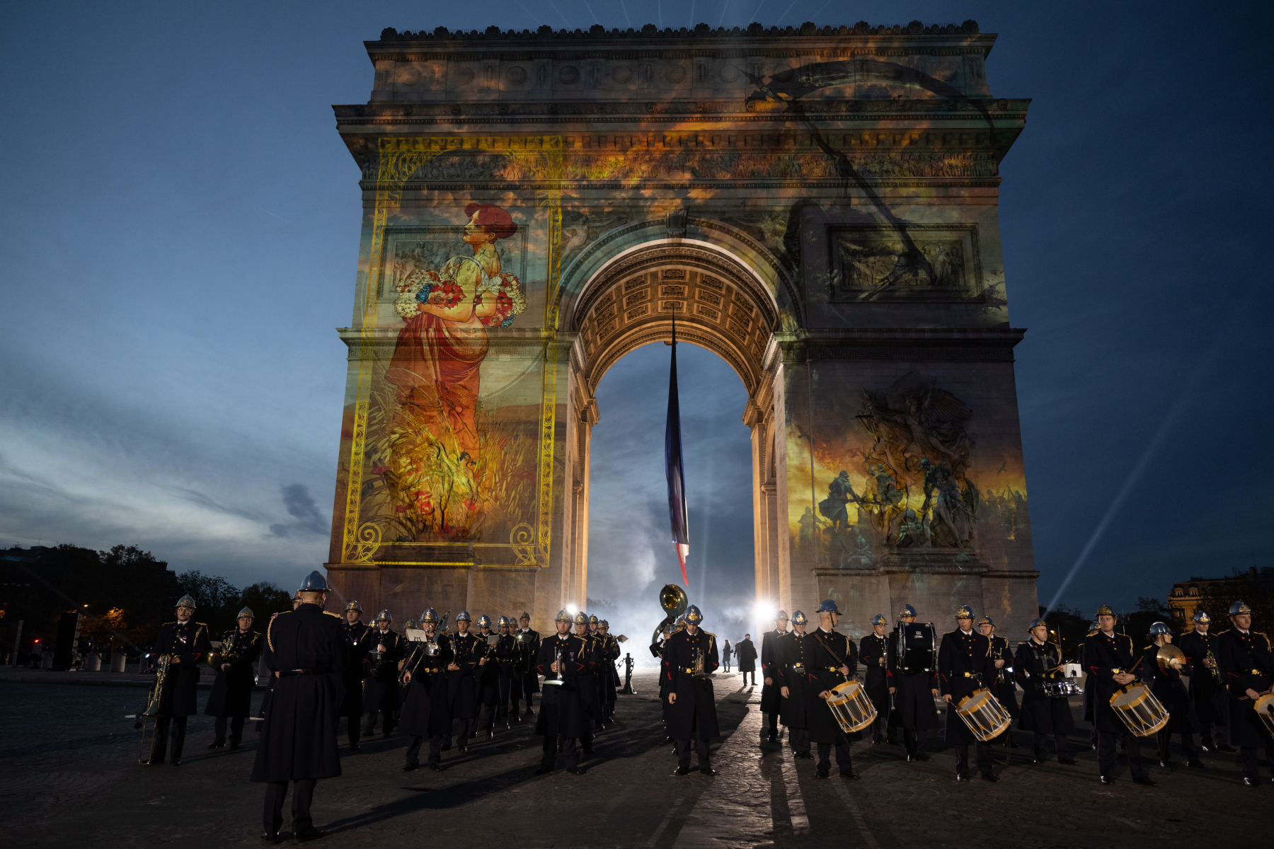 La République en flammes : la France sombre dans l’anarchie et le chaos