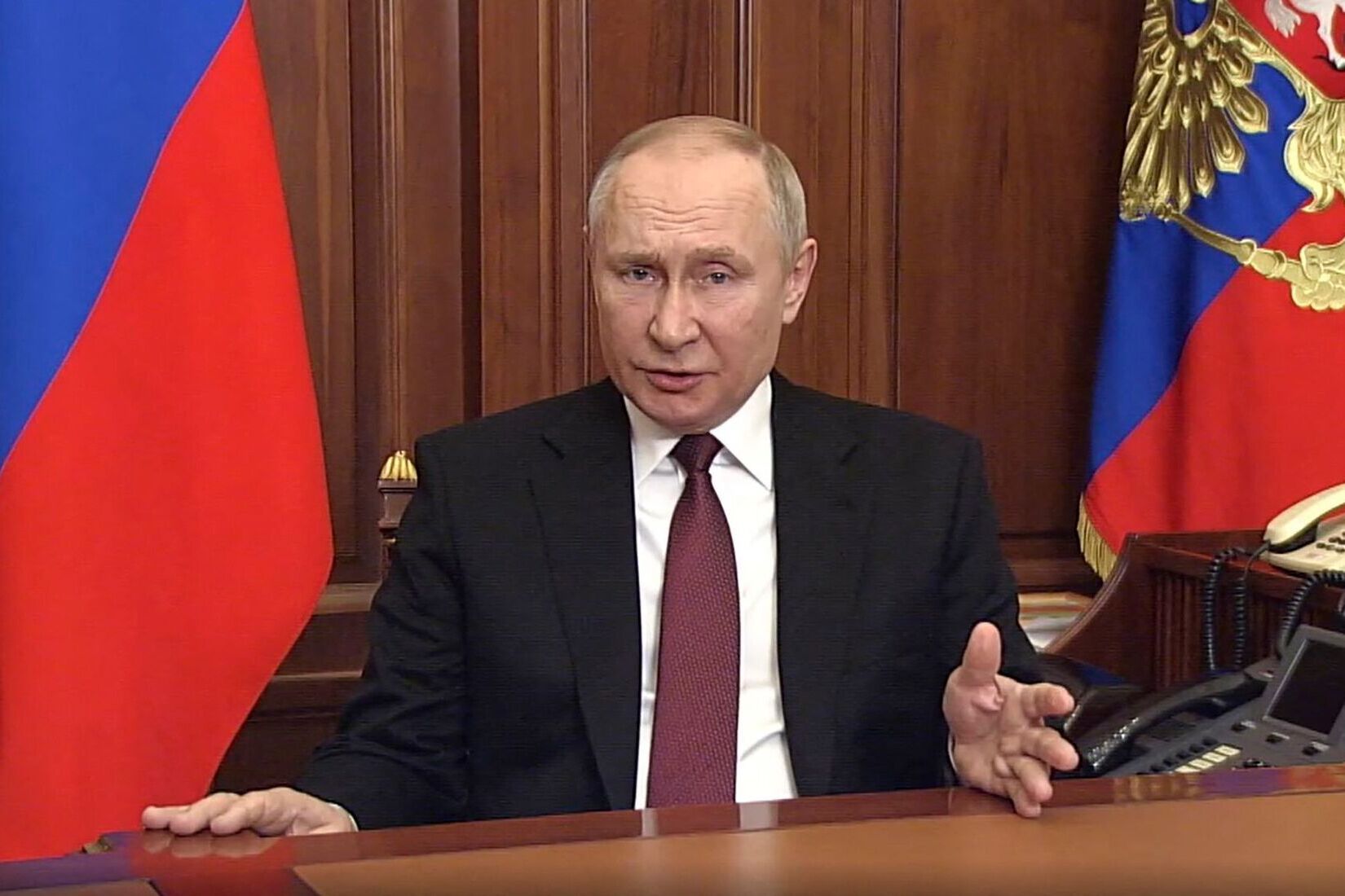 Poutine organise une réunion de crise à son anniversaire, tandis que l’Ukraine s’enlise dans le chaos